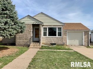 3027 Roosevelt St, Clinton, IA 52732
