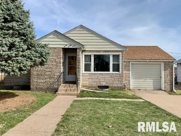 3027 Roosevelt St, Clinton, IA 52732