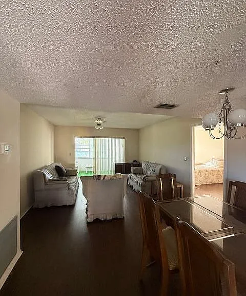 321 Lake Evelyn Dr — Photo 3