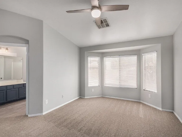 10012 W Wood St — Photo 13