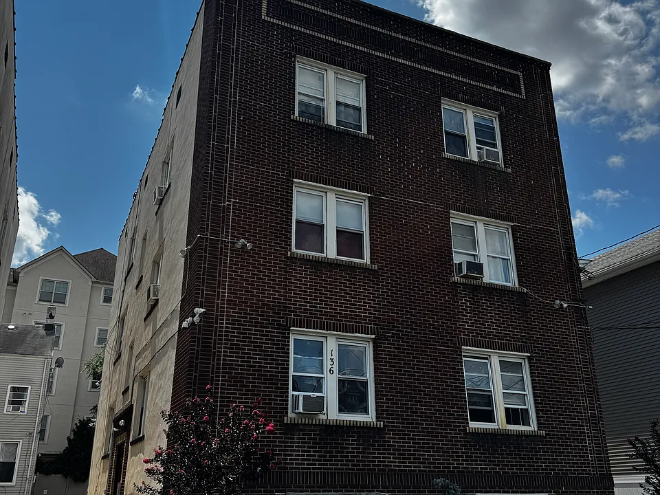 132-136 Elm Ave #1