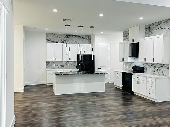 2nd image of 601 Ruddy St