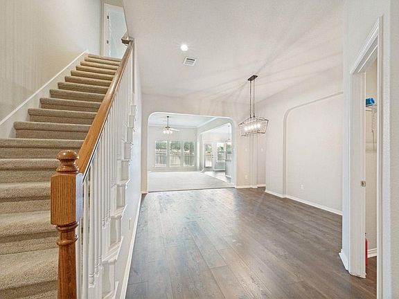 5th image of 903 Madrone Dr