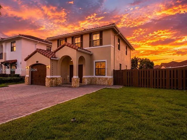 9925 NW 10th St