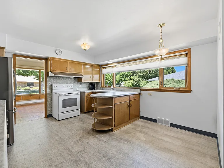 Eat-In Kitchen