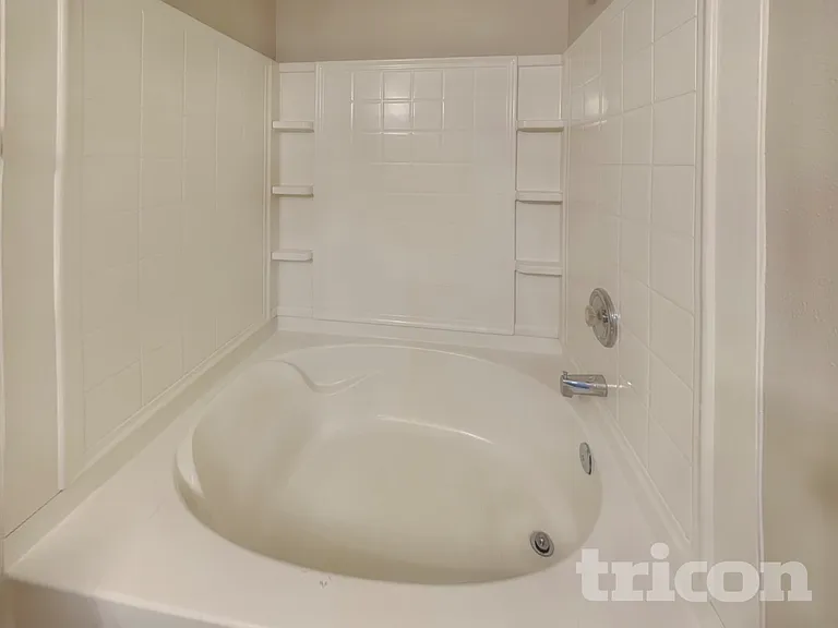 7242 Fox Point Dr — Photo 8