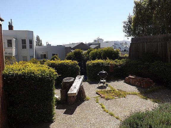 2nd image of 2043A Pine St