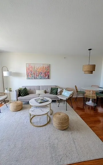 900 SW 8th St #1002 — Photo 4