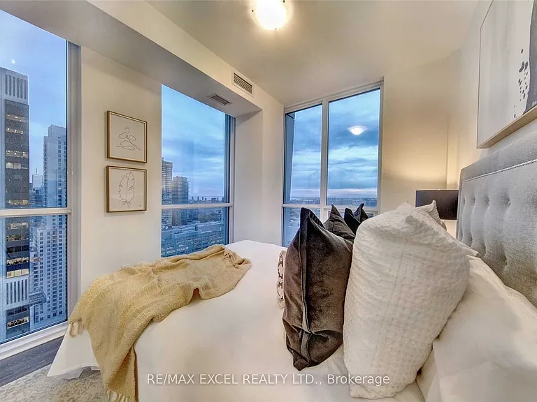 1 Yorkville Ave #3402 — Photo 21