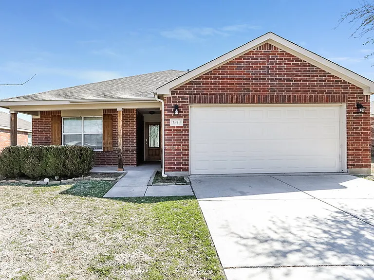 1813 Sparrow Ln — Photo 1