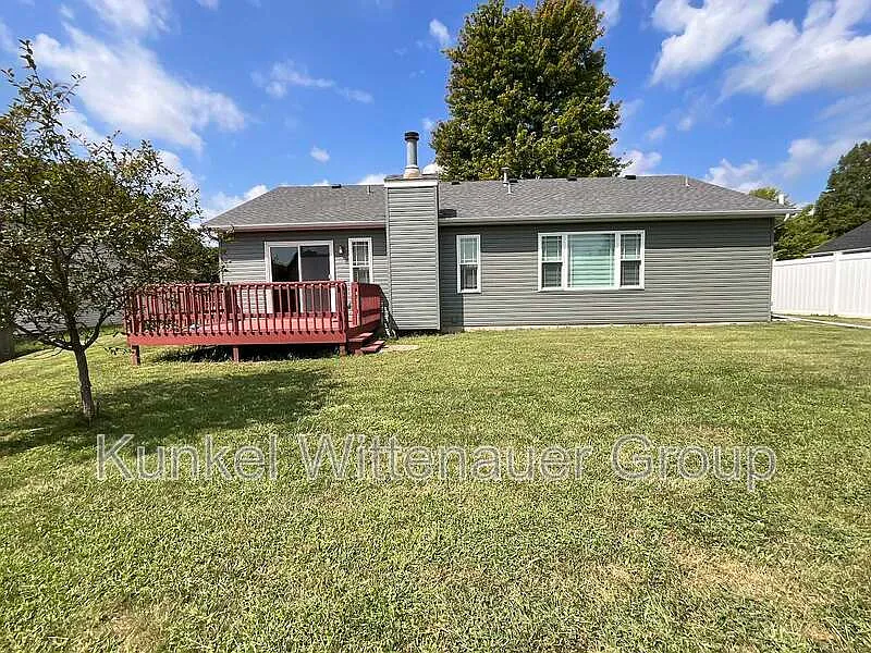 3 bed, 3.0 bath, 2007 sqft, $2,500 — Photo 2