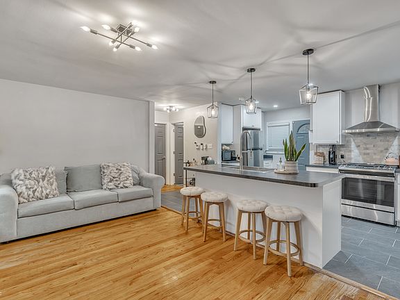 4th image of 5109 Indianola Ave