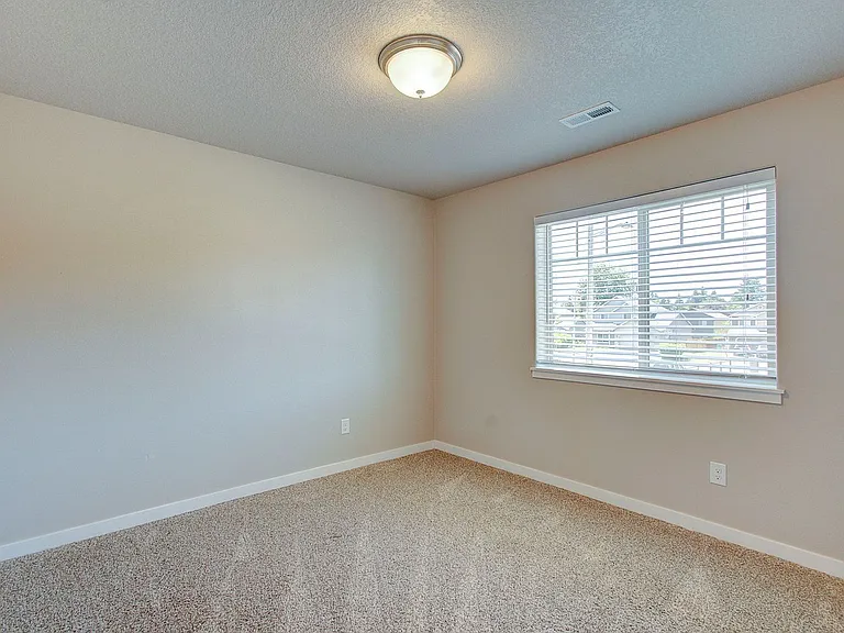 5615 NE 52nd Pl — Photo 14