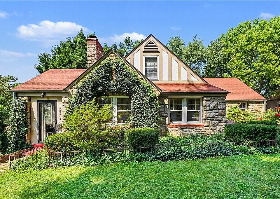 1st image of 1902 S Lake Dr