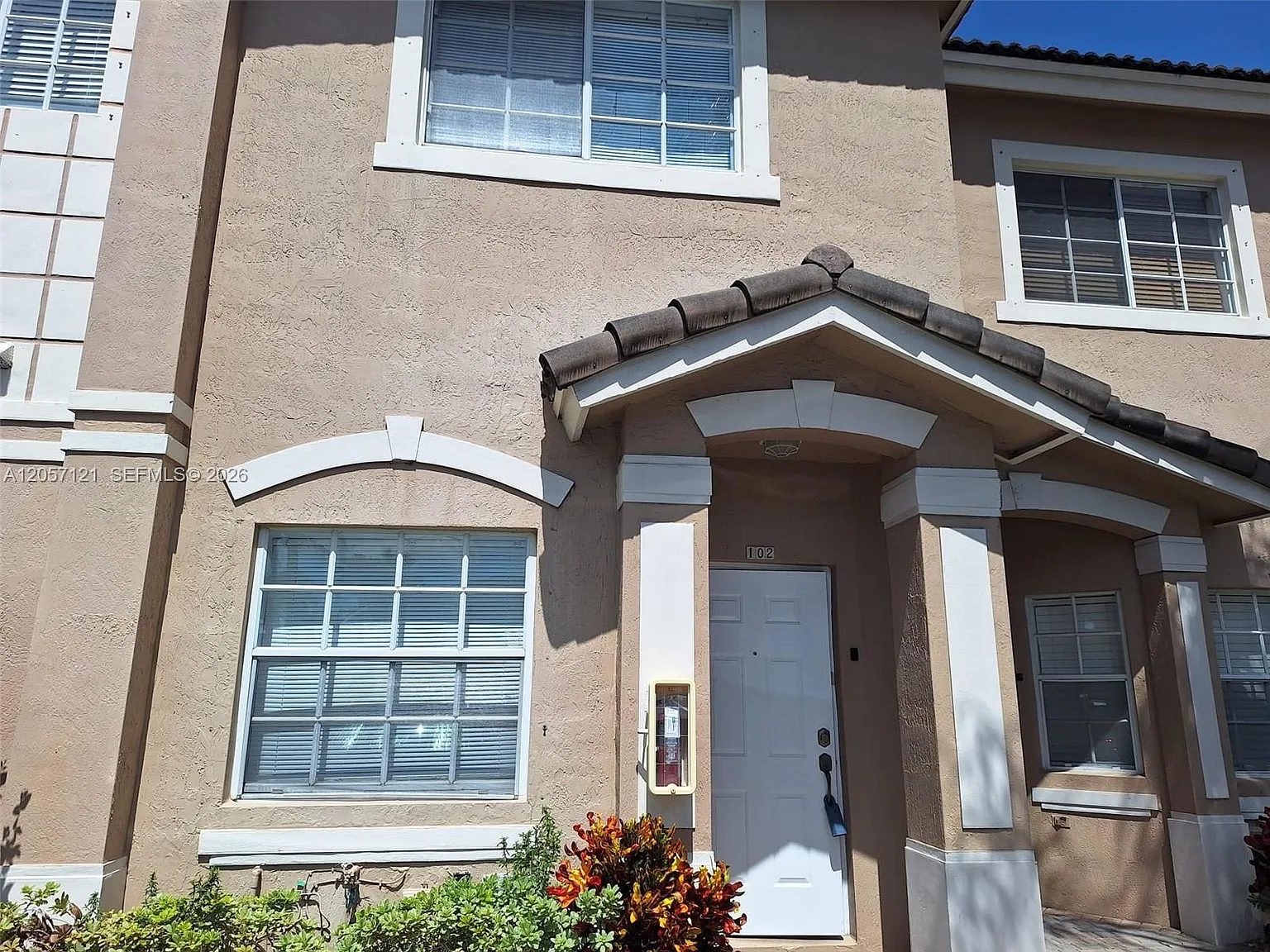 3 bed, 2.5 bath, 1420 sqft, $3,100 — Photo 1