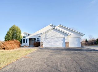 22200 Red Oak Dr, Rogers, MN 55374