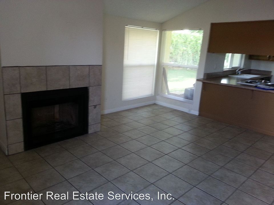 2nd image of 610 Roberts Ln APT A