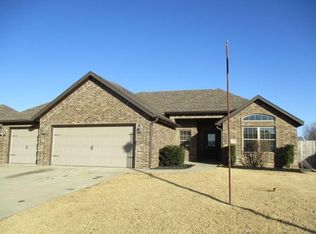 11088 Waterleaf Ln, Prairie Grove, AR 72753
