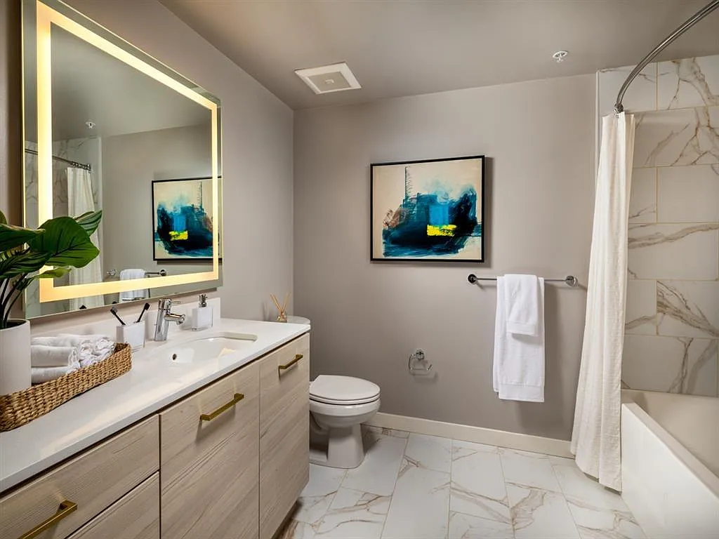 bathroom - 1625 Lincoln Blvd