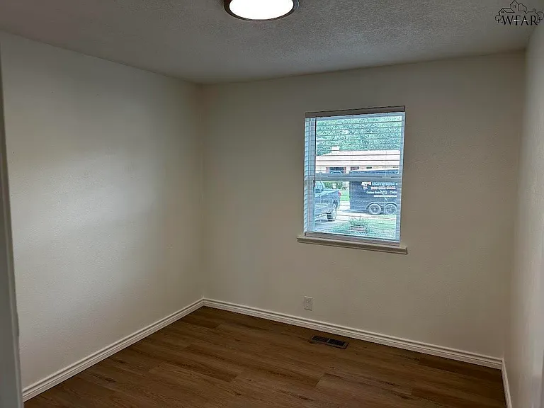 4658 Briarwood Dr — Photo 11