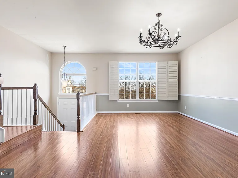 271 Yorktown Ct — Photo 14