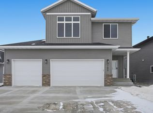 7699 Cub Creek Way, Horace, ND 58047