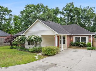 13509 Saint Martin Dr, Ocean Springs, MS 39564