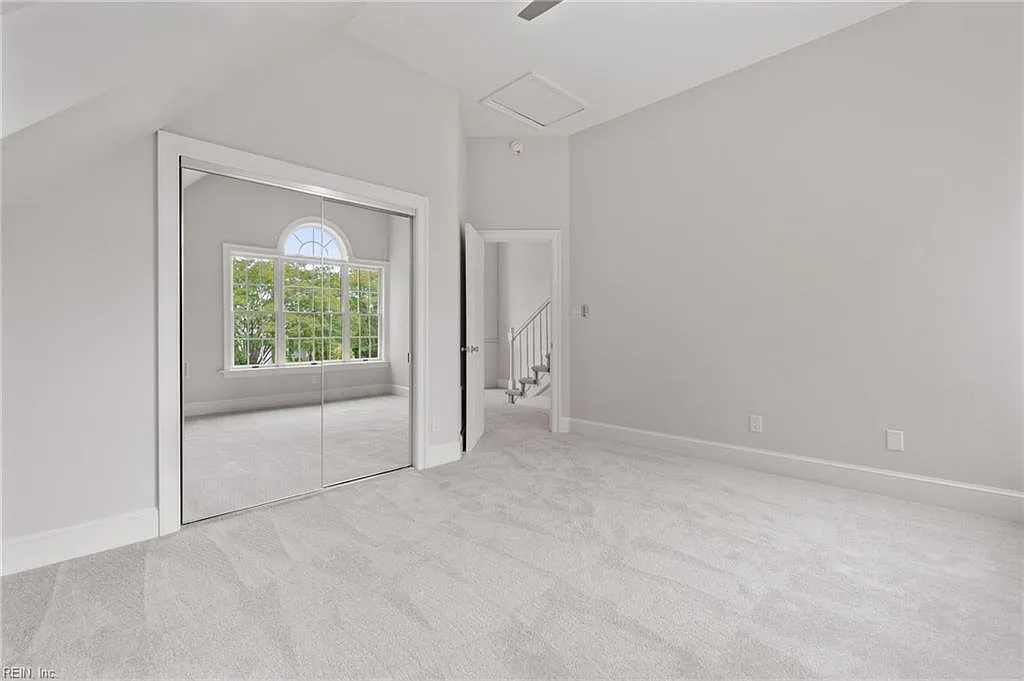 5 bed, 3000 sqft, $3,000 — Photo 2