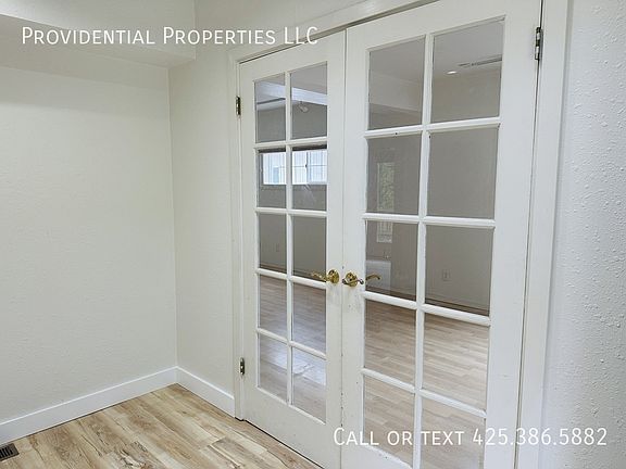 4th image of 20620 Larch Way