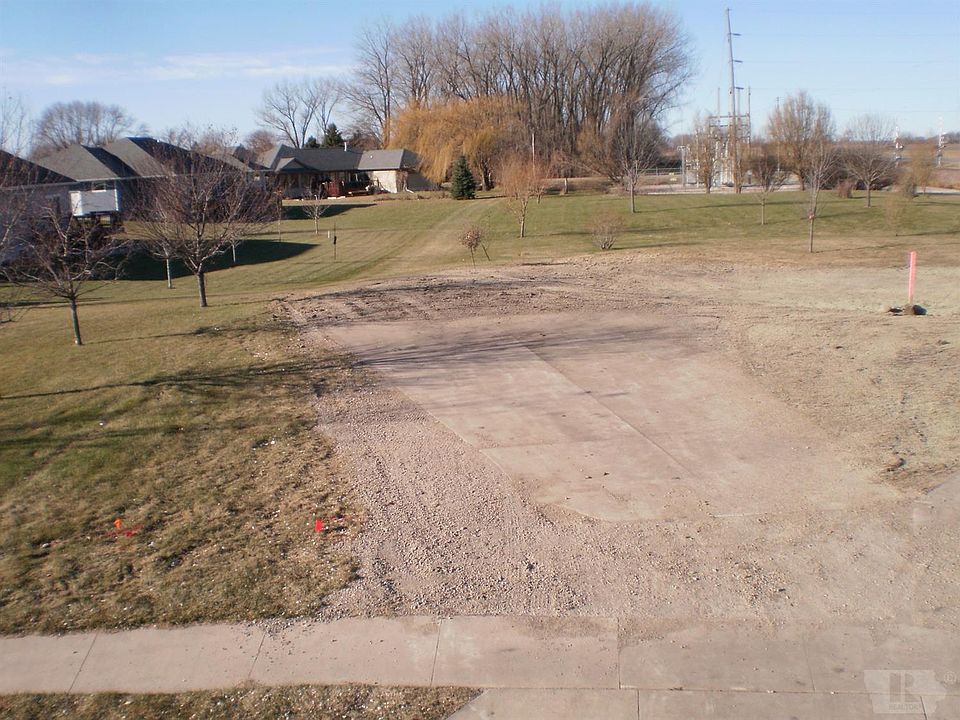 1st image of 105 Lakeview Meadows Ct