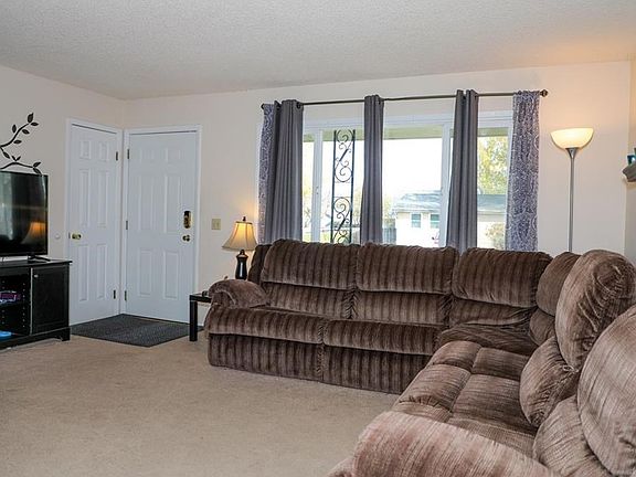 4th image of 632 Brookwood Dr