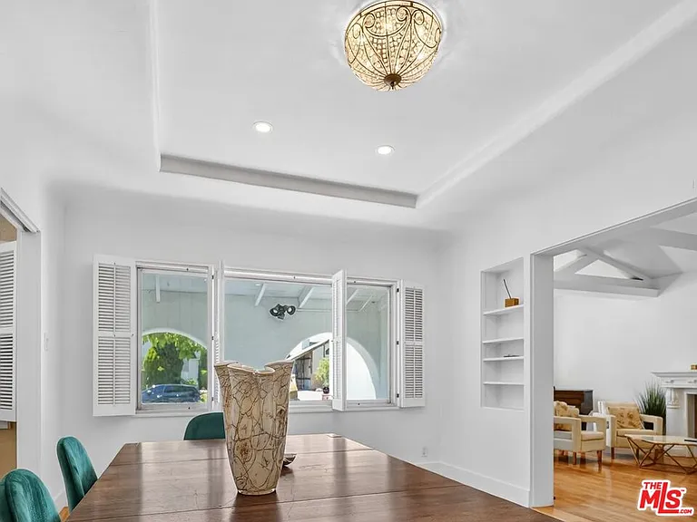 352 S Wetherly Dr — Photo 4