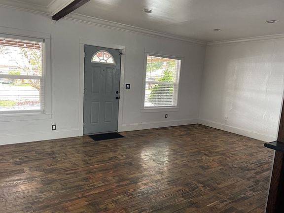 3rd image of 4934 Elizabeth St N