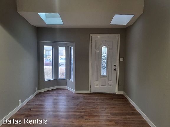 2nd image of 1100 Vicki Ln