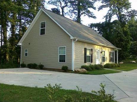 3rd image of 728 Skyview Dr