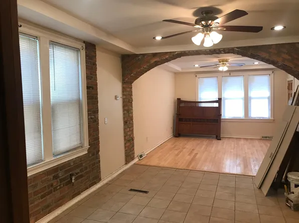 8949 S Muskegon Ave, Chicago, IL 60617