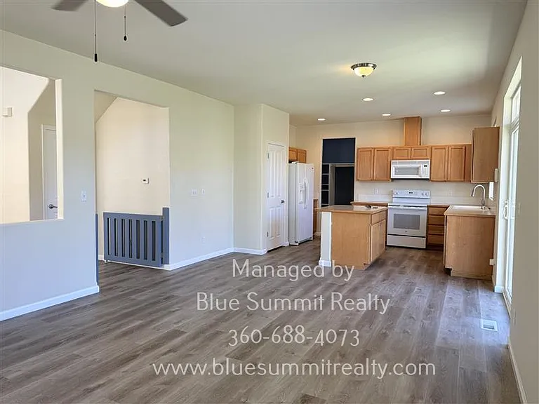 3515 Becket St NE — Photo 4