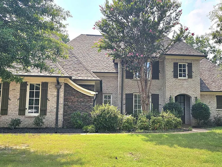 1581 Brackenshire Ln — Photo 1