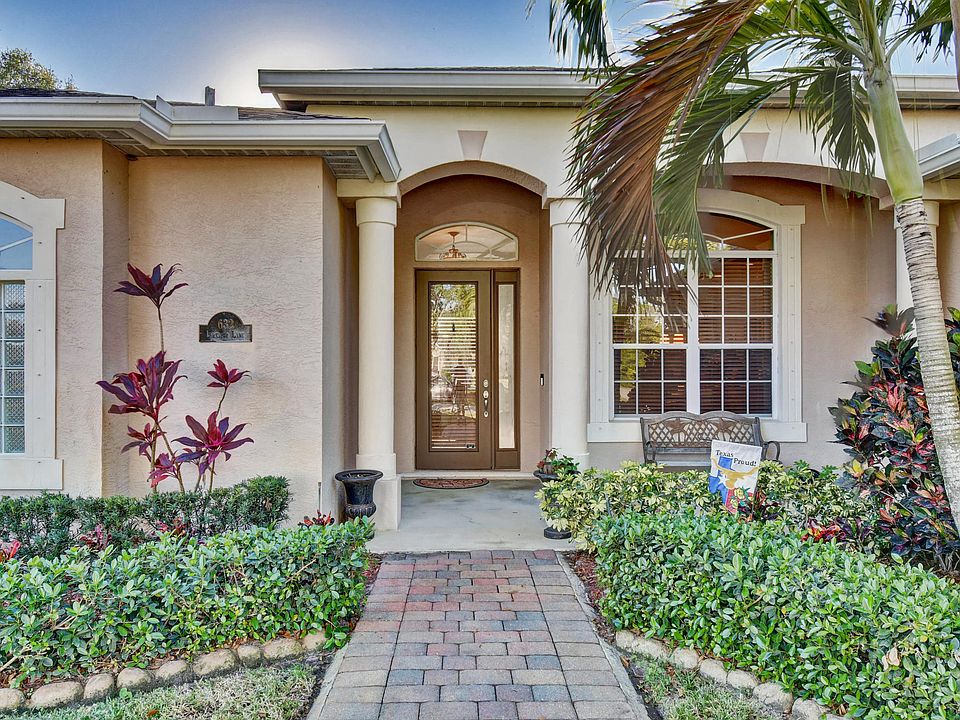 1st image of 632 NE Larkspur Ln