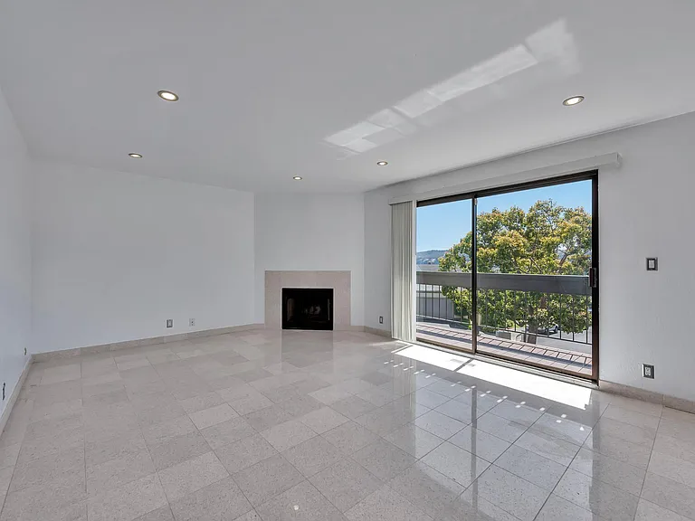 603 Stonegate Dr — Photo 3