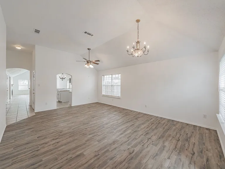 4728 Grant Park Ave — Photo 3