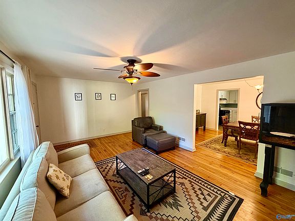 3rd image of 826 Parker Blvd
