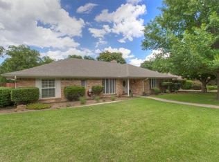 7104 Falling Springs Rd, Fort Worth, TX 76116