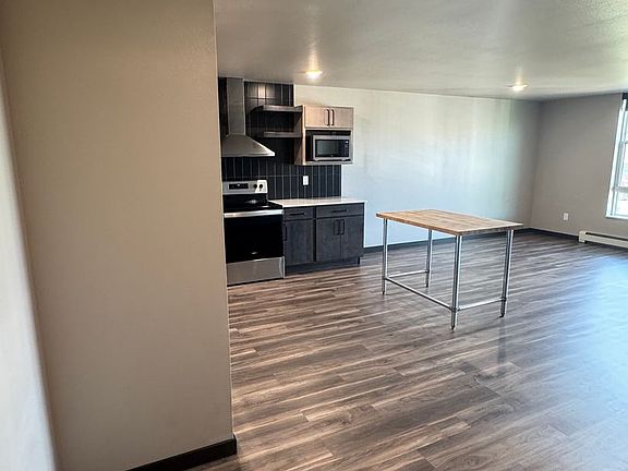 2nd image of 220 E Greenfield Ln Unit B-405