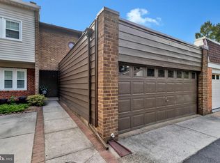 808 Hunter Ct SW, Vienna, VA 22180