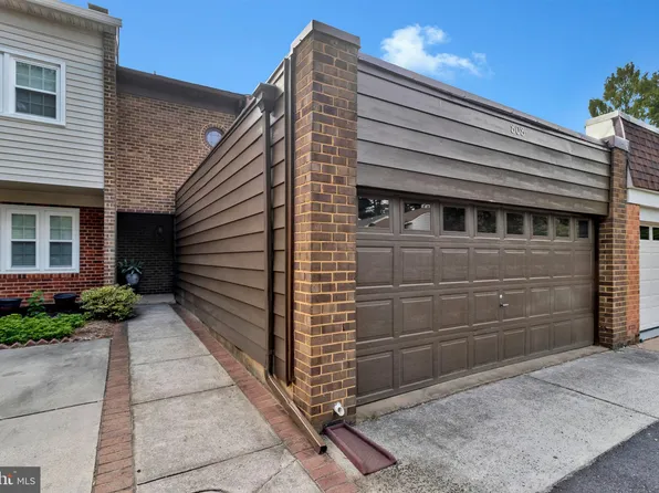 808 Hunter Ct SW, Vienna, VA 22180