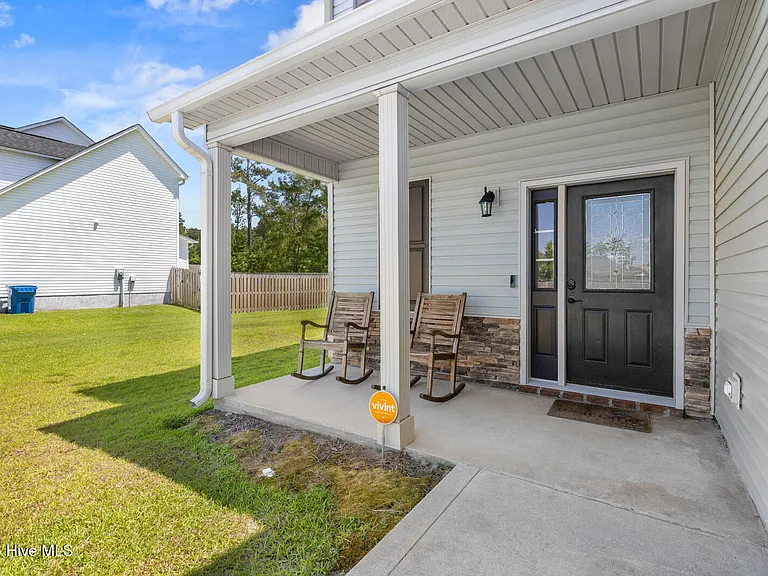 260 Breakwater Dr — Photo 4