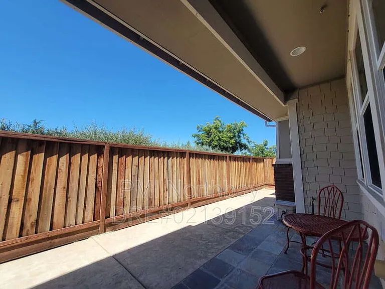 481 Lexington Dr — Photo 17
