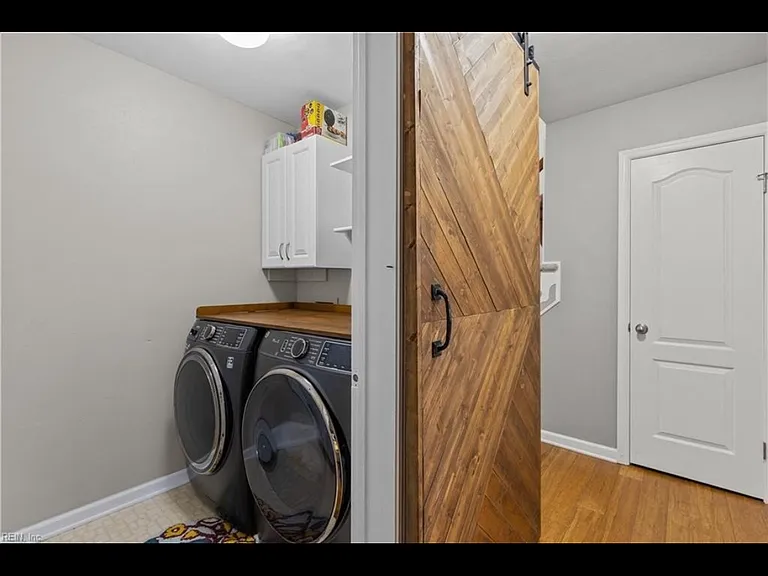 181 Golden Maple Dr — Photo 2