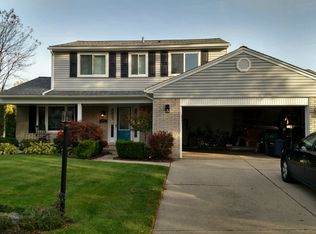 1391 Twain Ct, Troy, MI 48083